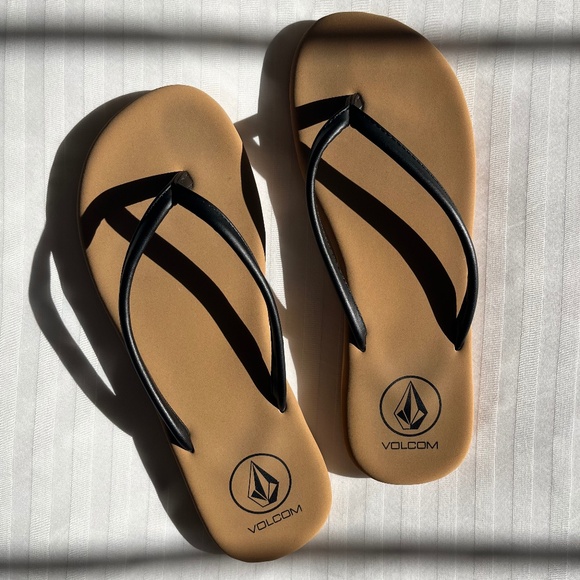 Volcom Flip Flops - Picture 1 of 3